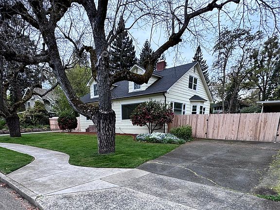3rd image of 736 NW 3rd St