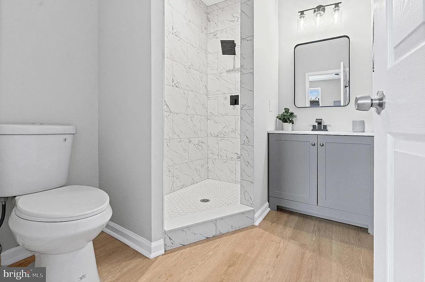 3 bed, 3.5 bath, $900 — Photo 2