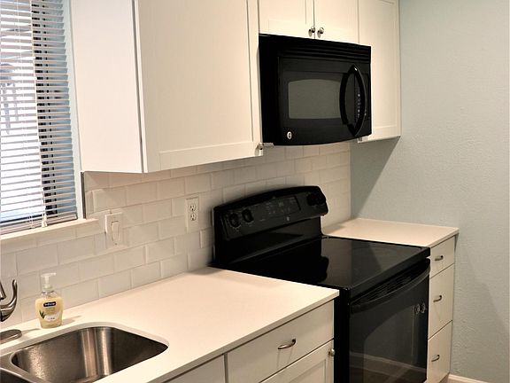 Updated cabinets, deep sink, subway tile and quatrz countertops
