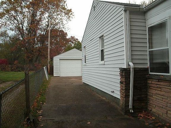 2nd image of 19311 Oakdale Ave