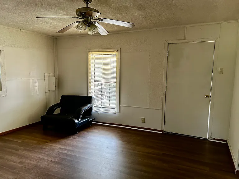 313 Mahlon St — Photo 4