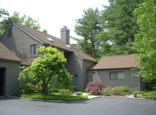 8 Holmewood Ln, New Canaan, CT 06840