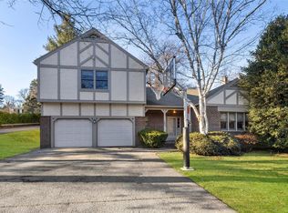 102 Carstensen Dr, Scarsdale, NY 10583