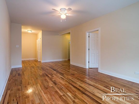 5th image of 622 W Cornelia Ave APT 2S