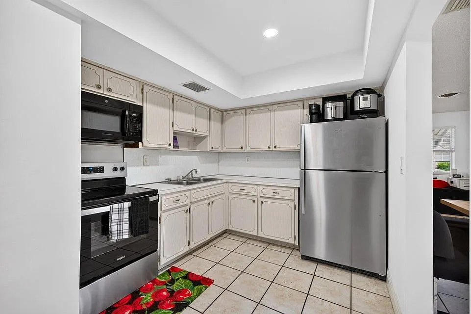 2 bed, 2.0 bath, 1813 sqft, $2,300 — Photo 4
