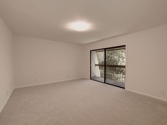 4th image of 3011 Lakewood Ln