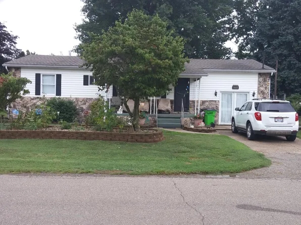 1111 4th St, Belpre, OH 45714