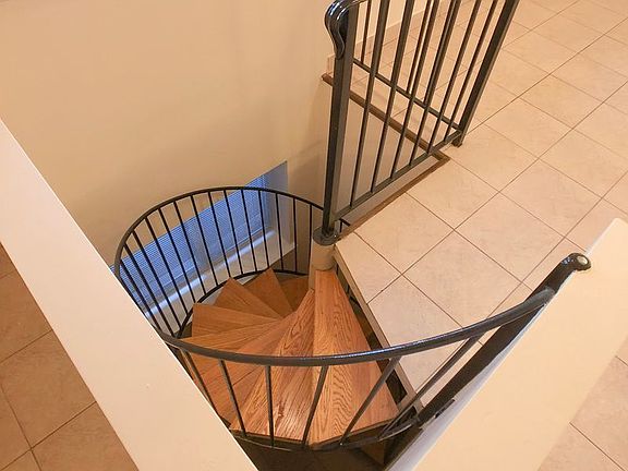 5th image of 3035 31st St APT 1F