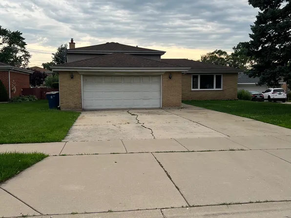 966 S Iowa Ave, Addison, IL 60101