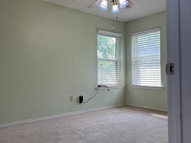 2210 Crystal Creek Ln — Photo 19