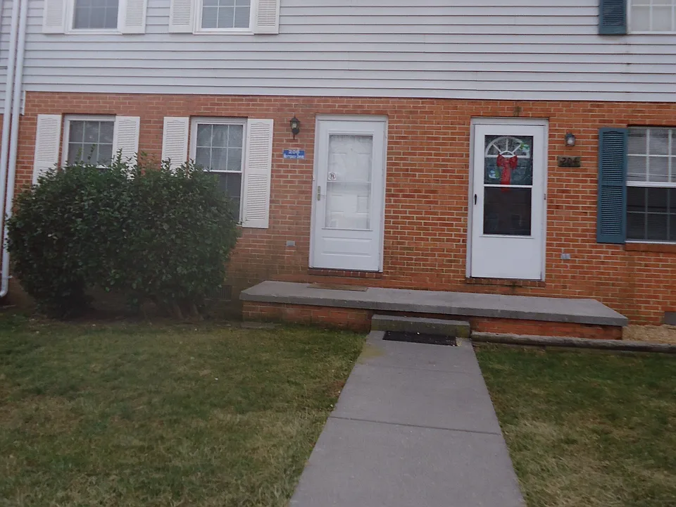 206 Nottoway Dr #1