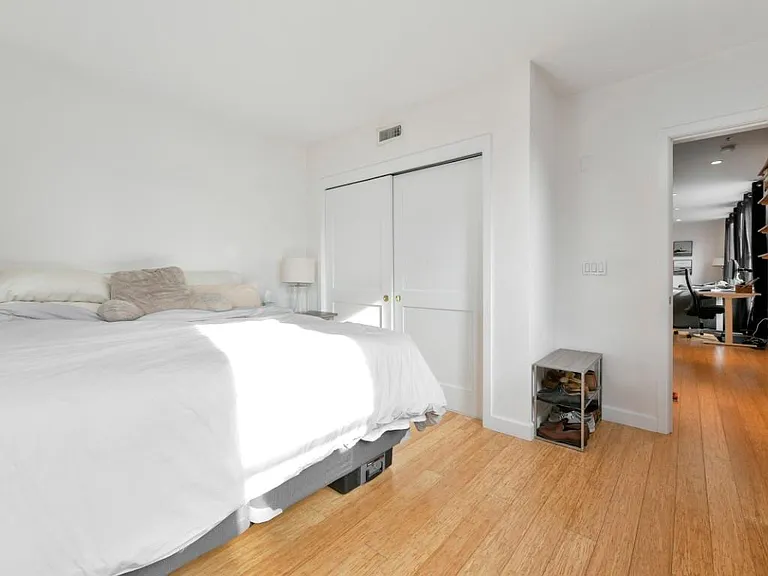 335 W 2nd St #7 — Photo 12
