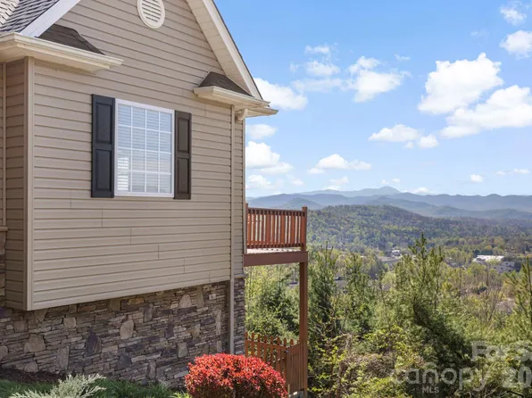 76 Distant View Dr, Asheville, NC 28803