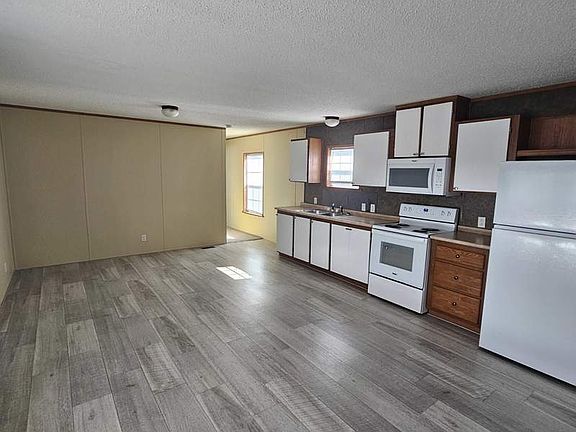2nd image of 3210 Victor Ln #Vh359
