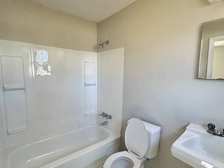 1609 Ray St — Photo 5