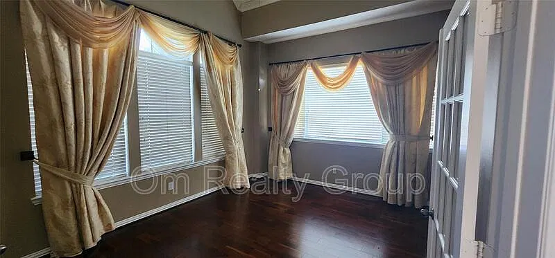 4 bed, 3.0 bath, 3024 sqft, $3,200 — Photo 2