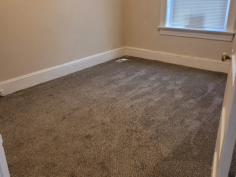 1524 Agnes St — Photo 5