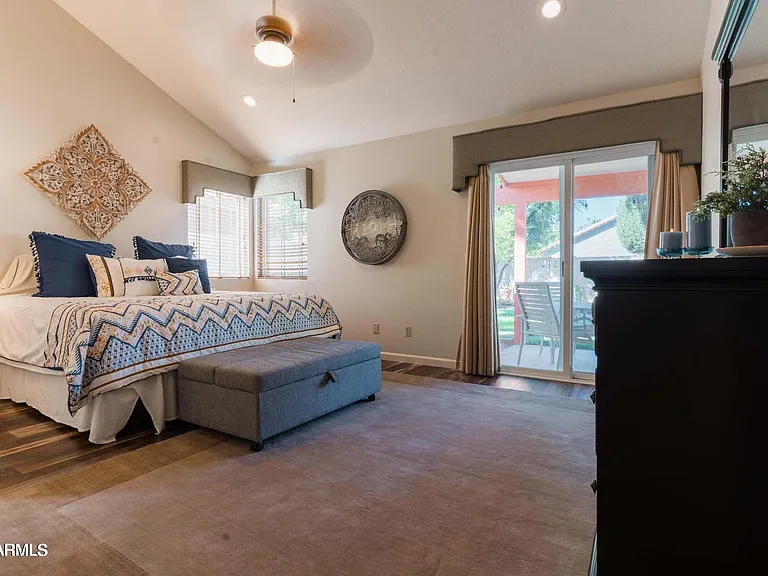 2322 E Millbrae Ct — Photo 14