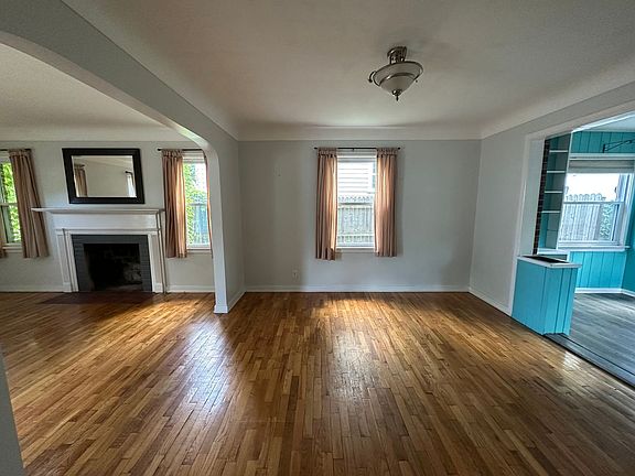 4th image of 1326 Colorado Ave SE