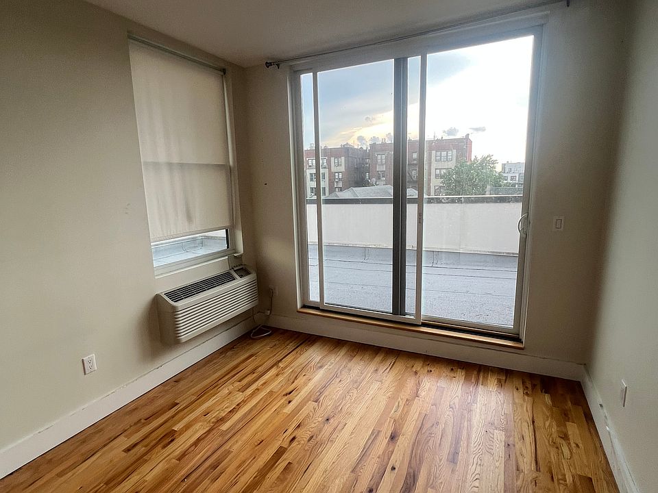 1st image of 2779 University Ave #4R