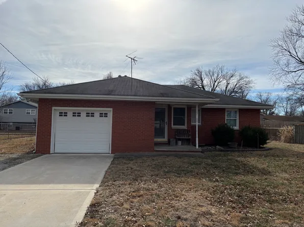 207 Cindy St, Brighton, IL 62012