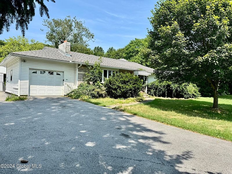 2nd image of 385 Gansevoort Road
