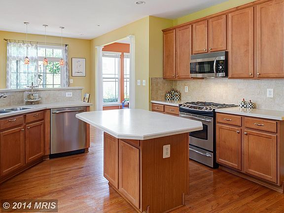 4th image of 289 Ariel Dr NE