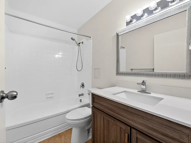 170 W 4th St #310 — Photo 6