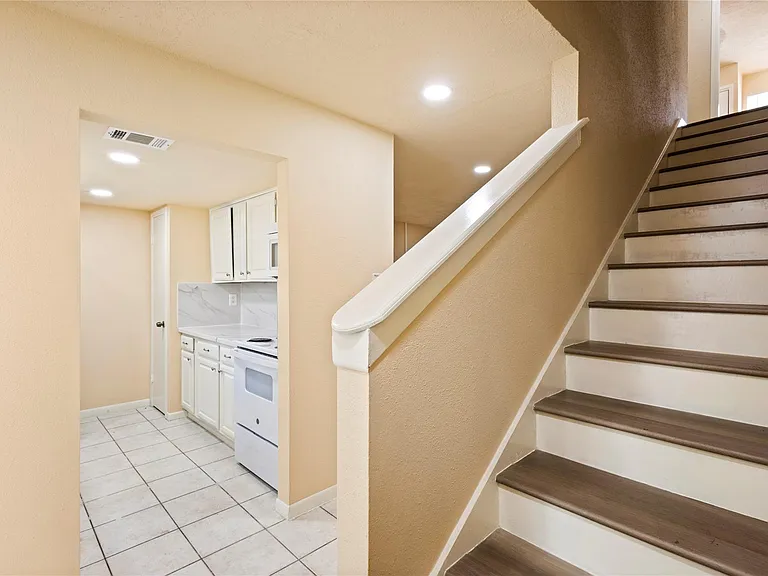 5921 Arncliffe Dr #5921 — Photo 4