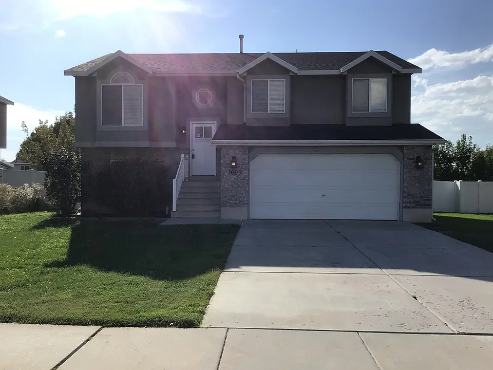 1693 N 2340 W