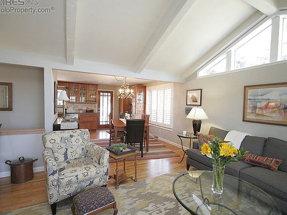 Light and bright living room and dining room
