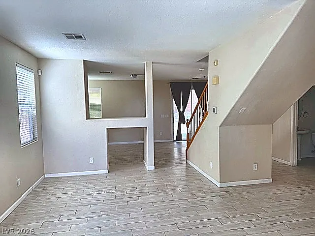 4 bed, 2.5 bath, 2137 sqft, $2,800 — Photo 4