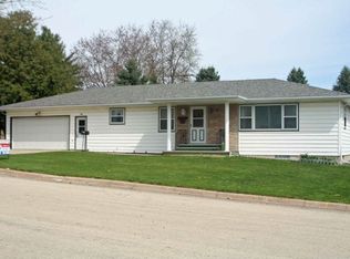 702 E Franklin St, Denver, IA 50622