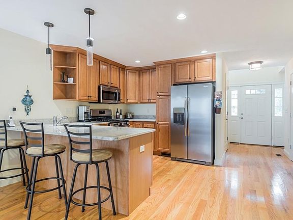 3rd image of 71 Coolidge St #71