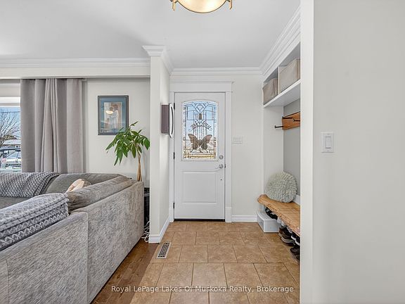 4th image of 271 Lakeland Cres