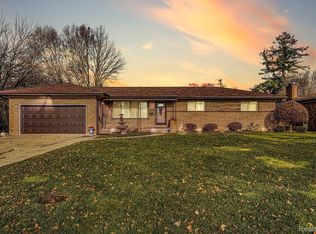 37761 Andrew Dr, Sterling Heights, MI 48312