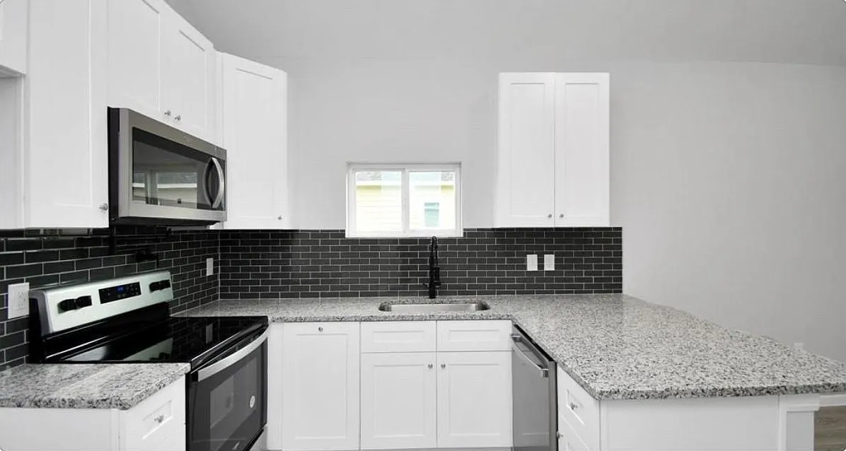 3 bed, 2.0 bath, 1059 sqft, $1,580 — Photo 4