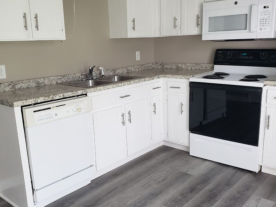1st image of 121 Glen Cove Trl