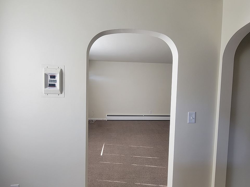 1st image of 555 High St APT 4