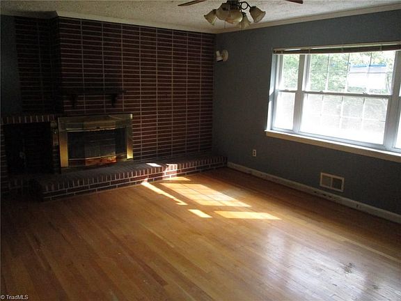 2nd image of 619 Franklin Dr