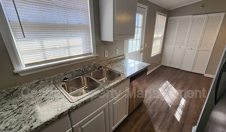 300 Florence Dr — Photo 5