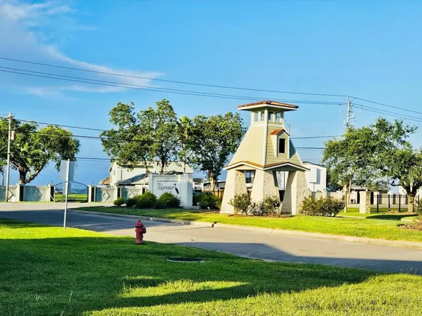 5031 Gulf Stream Ln, Bacliff, TX 77518