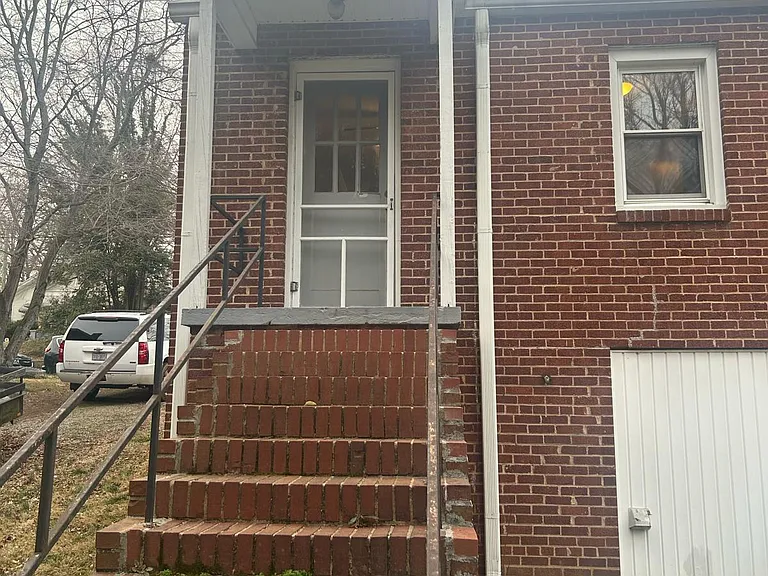 825 N Jackson St — Photo 4