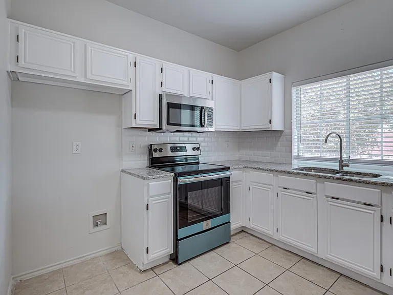 1411 Prentice St — Photo 15