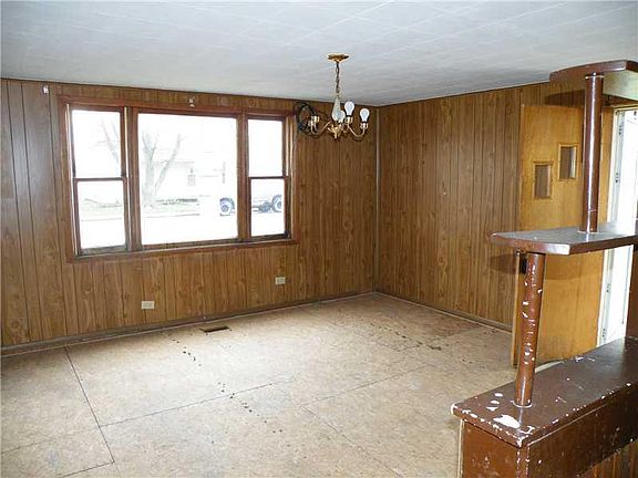 5th image of 5096 S Broadway St