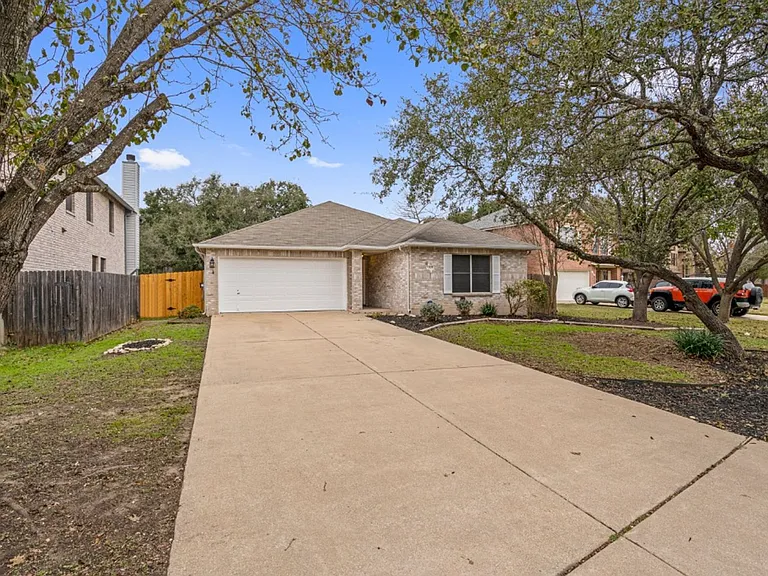 905 Lodosa Dr — Photo 2