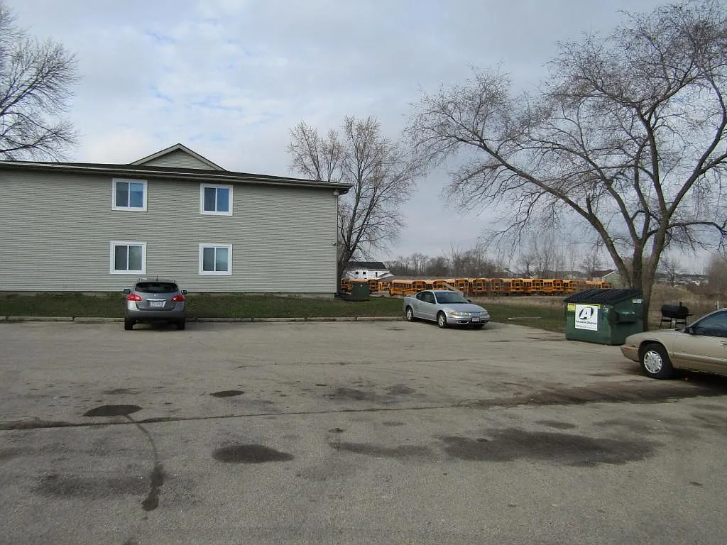Building Photo - 6576 Lake Rd #5