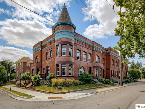 3007 Pacific St, Omaha, NE 68105