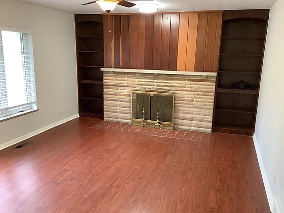 4th image of 5750 Belleview Ave