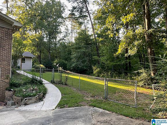 5th image of 1114 Camelot Cir